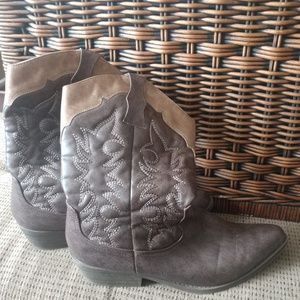 Women's size 11 faded Glory cowgirl boots